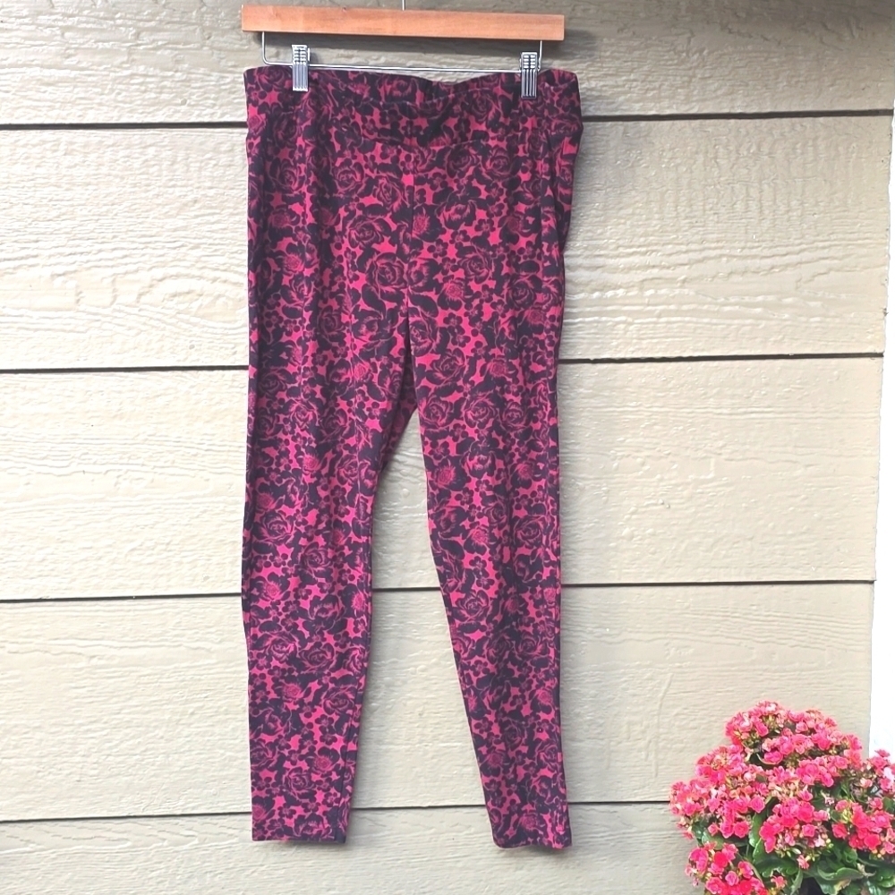 Torrid Full Length Signature Waist Premium Legging 2x red black rose print